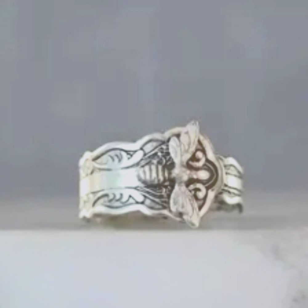 antiqued etched honey bee ring size 7